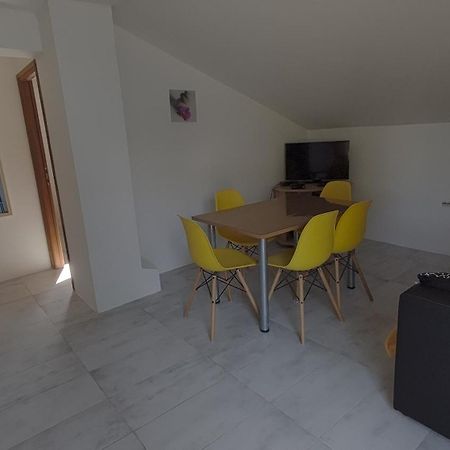 Apartman Tea Karlobag Exterior foto