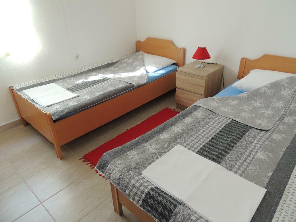 Apartman Tea Karlobag Exterior foto